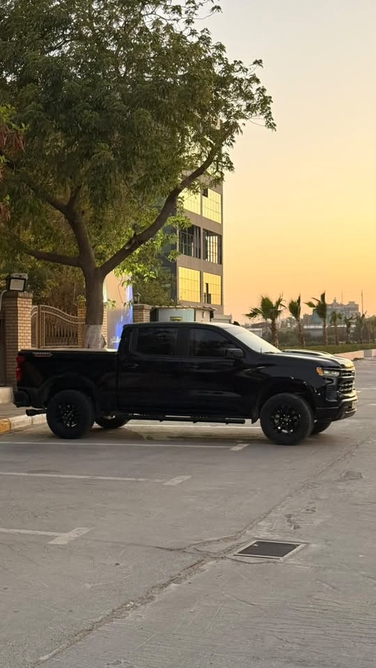 للبيع | شفروليه سلفرادو Z71 🔥
السيارة مصروف عليها ومتعوب عليها 
بنيد ZR2 مال 6200 
السيارة قابلة للتعديل والاضافات الشبابية
موديل 2023 Z71 Trail Boss
محرك 2.7 Turbo 4 اربعة سلندر
دشبول جديد شاشة متصلة كاملة مال تاهو
مري كهرباء 
دبل 4×4
مرفعة 3.5 انج
تايرات جبلي good year
تضليل بالسنوية كامل 80% 
3 بصمات ابواب وتشغيل سيارة بصمة وتشغيل عن بعد
تدفئة بالكشنات وبالستيرن
رادار امامي
وياها بصمتين السيارة ( ريموت ) بلادي 
السيارة ممشى امريكا 🇺🇸 مو العراق 
بعدها جديدة لوك مال جناي
مانع انزلاق
لايتات زنون و led 
السيارة بسمي تحميل مباشر شرط 
كشن كهرباء ٤ وضعيات
صندوق كهرباء
عداد 110,000 كم
السيارة نظيفة ومجهزة، جاهزة للاستخدام ما ناقصها كلشي ولا بيها مصرف ربع دينار

📍 بغداد
🇺🇸 وارد أمريكي، حادث 3 قطع
السيارة نظيفة جدًا ولا ينقصها أي مصرف، جاهزة من كل النواحي ✅

📞 ***********
💰 السعر: للجادين فقط الاتصال او واتساب
