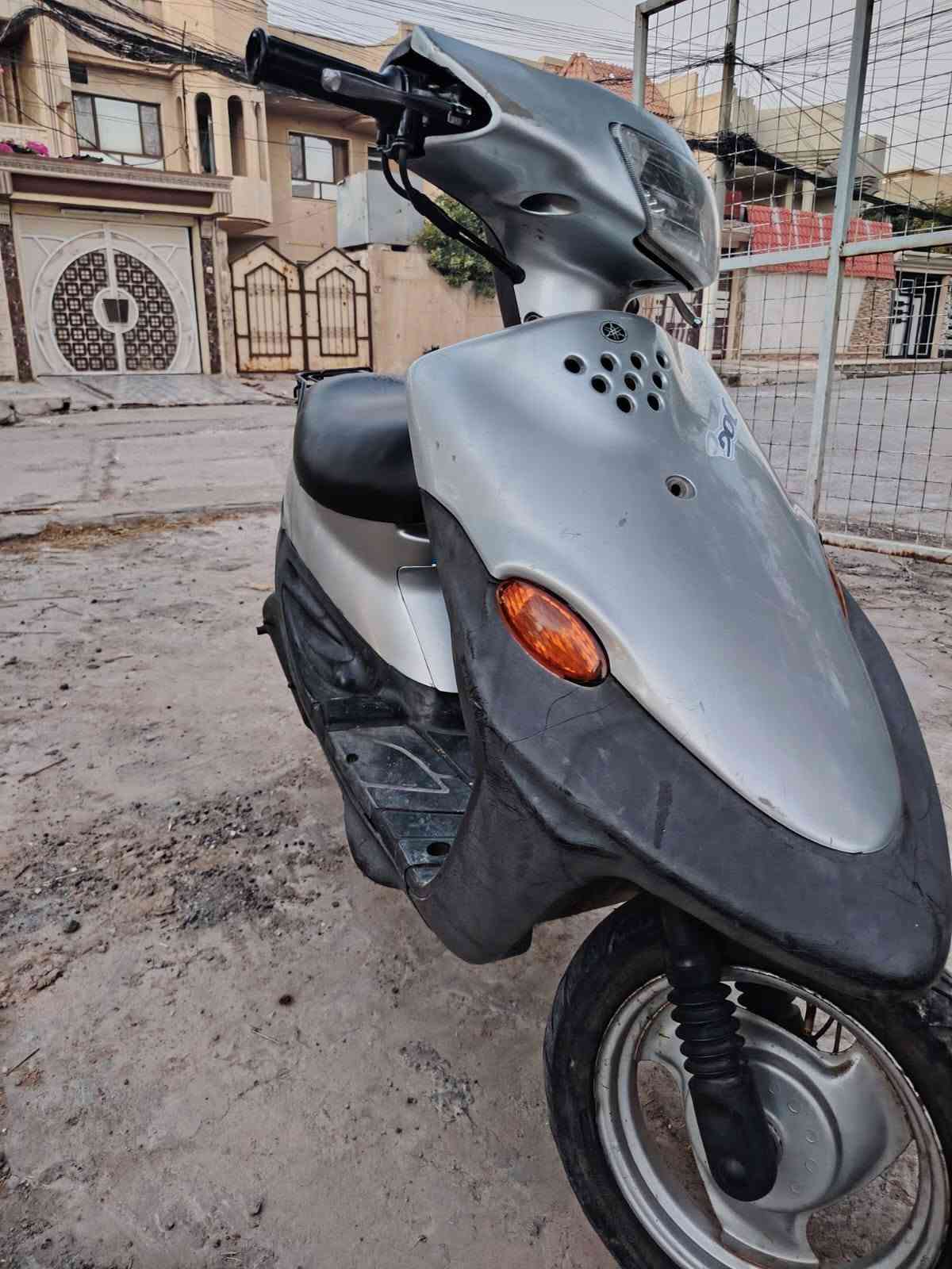 سلام عليكم نحله للبيع مفتوحه اول تعميره كزوز تجاري اشاير شغاله لايت شغال هورن درع اصلي السعر ٣٥٠ بيها 
***********
