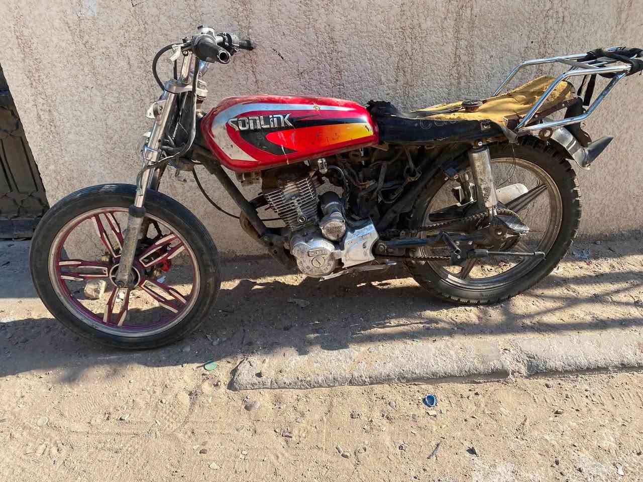 دراجة أيرانية ٥ گير كوم حديد للبيع بغداد باب المعضم *********** السعر ١٥٠
