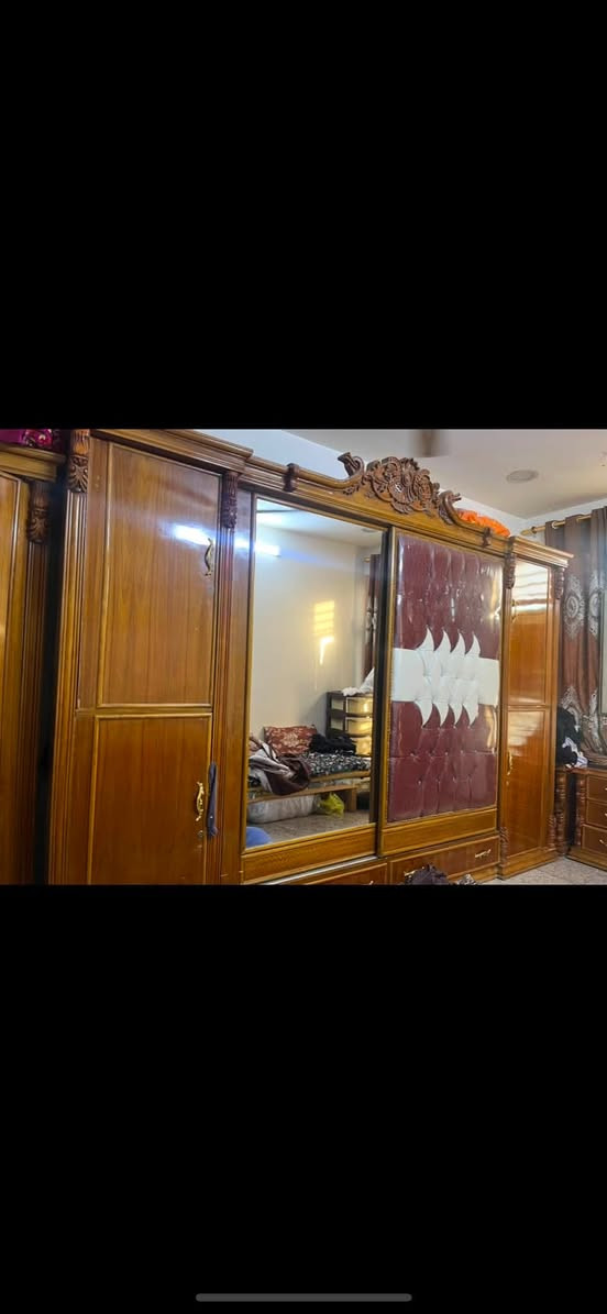 غرفه نوم فخمه خشب عراقي السعر مليون تواصل ***********

