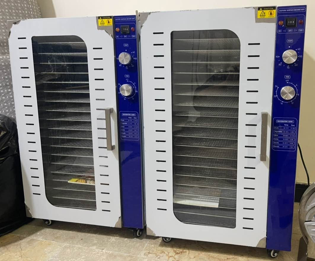 مشروع متكامل للبيع لتجفيف الفواكه يتكون من :

مكينة تجفيف فواكه عدد 2 سعة الواحدة 20 صينية بأبعاد 40*38 سم .

مكينة تقطيع يدوية عدد 1 مع شفرات احتياط .

مكينة تقطيع كهربائية عدد 1.

جهاز كبس نايلون عدد 1  .

فرش سليكوني لكل صينية عدد 40 قطعة .

ميزان اليكتروني من 1 غم الى 5 كغم عدد 1 ( مستخدم ) .

اكياس متعذدة الاحجام ومعدات نواعم اخرى .

المكائن كلها جديدة عدا الميزان بالة .

المشروع يفيد شخص نظيف ونازك يبحث عن مشروع او عائلة تريد تزيد دخلها .

سوي بيج وانتج وانت وهمتك بالترويج والتسويق والله يرزقك  .
 للمراسلة *********** ابو الخصيب, البصرة
