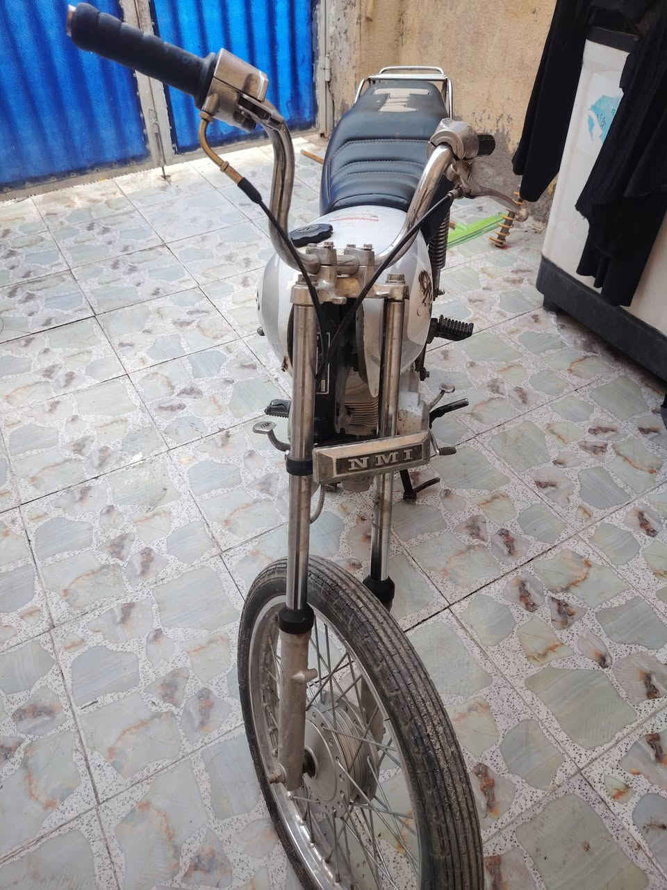 للبيع دراجه بدون 400وبيها مجال المكان الدبيسات الرقم ***********
