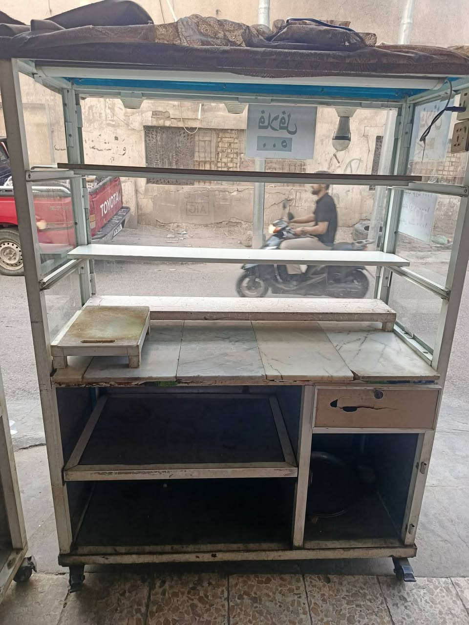 السلام عليكم من رخصت الادمن غراض كافتريه ل***********
لبيع شلع نضاف كلهن تجي اشوف ناصريه قرب البريد
