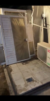 ابواب حديد عدد 3للبيع بغداد المنصور 07752431192