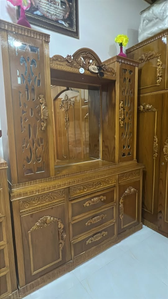 غرفه سعرها 800 بيها مجال بسيط اذا مو شراي لا تتصل ‭***********‬مكاني ايمن
