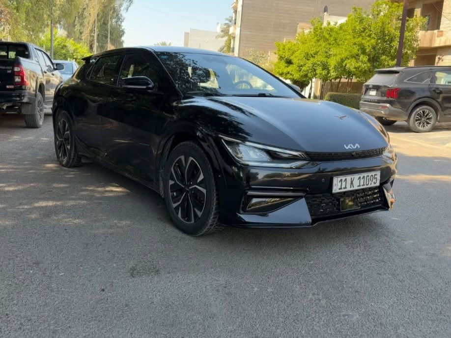 للبيع | Kia EV6 2024 ⚡️🔥
السعر: 170 وبيها مجال بسيط 
▪️ الموديل: 2024
▪️ كهربائية بالكامل ⚡️
▪️ دبل ماطور AWD
▪️ المدى: يصل إلى 600 كم 🔋
▪️ البطارية: 77.4 kWh
▪️ القوة: 320 حصان
▪️ العزم: 605 نيوتن متر
⭐️ المواصفات:
▪️ فول أوبشن
▪️ كشنات لونين
▪️ كشنات كهربائية
▪️ تدفئة وتبريد الكشنات ❄️🔥
▪️ ذاكرة كشن السائق
▪️ Head-Up Display (داته شو)
▪️ كاميرات 360 درجة
▪️ حساسات أمامية وخلفية
▪️ شاشة وسطية + شاشة عدادات رقمية
▪️ Apple CarPlay / Android Auto
▪️ شحن لاسلكي للموبايل
▪️ نظام صوت Meridian 🔊
▪️ دركسون مدفأ
▪️ مثبت سرعة متكيف
▪️ Blind Spot
▪️ دخول وتشغيل بدون مفتاح
▪️ إضاءة LED
▪️ مرايا كهربائية
⚡️ سيارة كهربائية فخمة، دبل ماطور، فول مواصفات
السياره بدون دواخل 
السعر 170 
مكان السياره بغداد حي الجامعه 
                   📞للتواصل :
*********** او ***********

