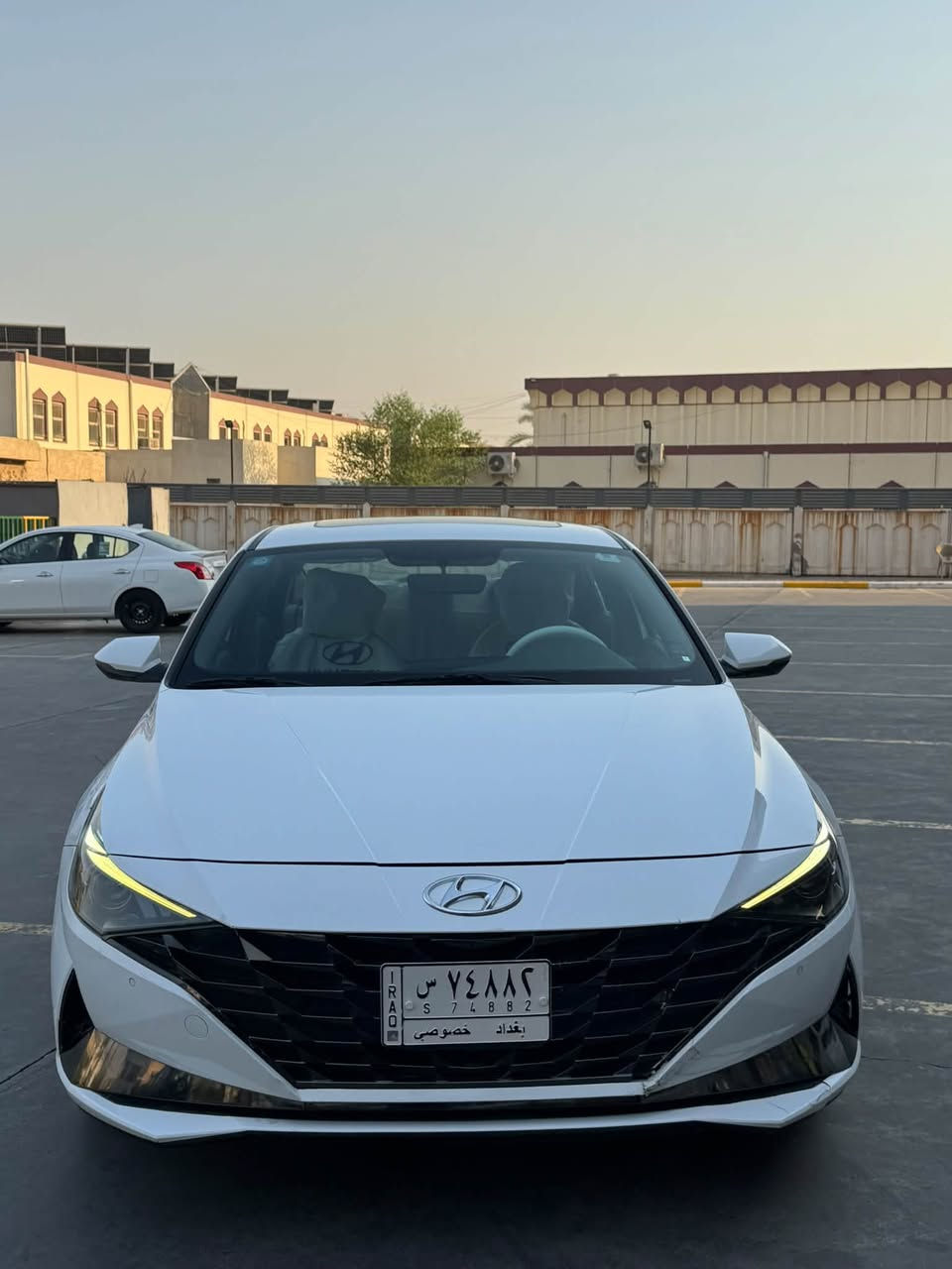 سلام عليكم شباب الانتره بيضه
ماشيه 92 km

بيها بارد بس بجاملغ الايمن الامامي 

مكينة 2000cc

فول ١/١ فتحه بصمه 

مكاني بغداد حي الخضراء 

رقمي *********** بي واتس اب

