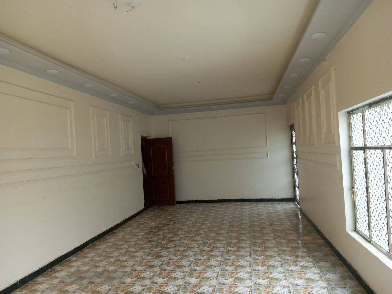 🏡 للبيع بيت سكني في قضاء الدغارة

📍 الموقع: قضاء الدغارة – حي الشهداء، على الشارع الرئيسي
📐 المساحة: 400 م²

🔹 الطابق الأرضي:
• غرفتان، مساحة كل غرفة تقريبًا 5×4 م
• مطبخ
• صالة كبيرة جدًا بطول يقارب 10 م
• استقبال واسع، حوالي 8 م أو أكثر
• صحيات داخلية وخارجية
• ممر يحيط بالبيت من جميع الجهات

🔹 الطابق الأول:
• غرفتان، مساحة كل غرفة تقريبًا 4×5 م
• صالة واسعة حوالي 7 م
• صحيات

🔹 المميزات الإضافية:
• كراج
• حديقة
• يحتوي البيت على محل
• موقع مميز على الشارع الرئيسي
• مناسب كبيت سكني أو معهد أو مشروع استثماري

📞 للاستفسار والتفاصيل، مراسلتي
واتس اب / ***********

