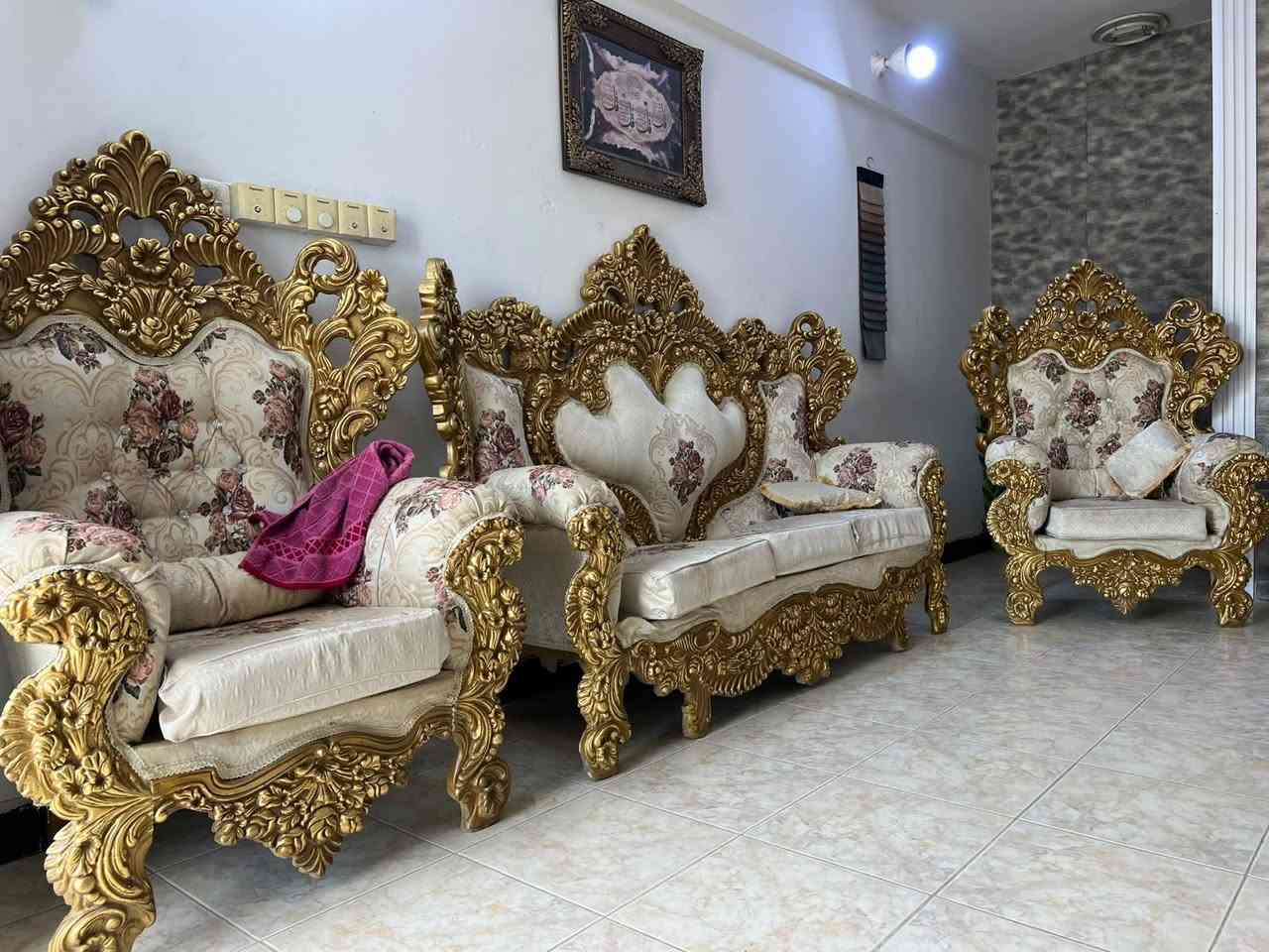 تخم ملكي السعر 550
ديوانيه مجمع الزيتون
***********
