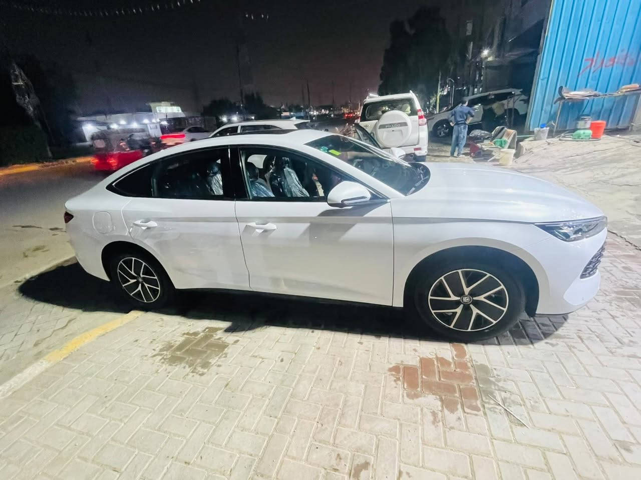 سلام عليكم BYD للبيع كين ال موديل 2024 سياره  كامرات خمسه بطاريه 120 سياره كفاله عامه سياره ماشيه 12666 الكلي سياره مدوشمه سفاري وكشنات عده رصعه بل بنيد مال حصوه مكاني بغداد الدورة استفسار ***********
