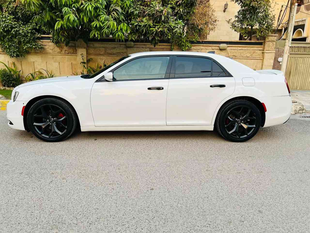 يا الله 
السلام عليكم 
اوباما  (S)(300)موديل 2021  
تو ويل 
بجم كبس بدون ايرباك 
حادث بابتين امبدلات نفس اللون 
وقطعه كلير امريكا 
صور الحادث موجوده بالمنشور 
ماشيه ٦٤ الف حقيقي 
مواصفات 
مكينه 3600 
حساس امامي خلفي 
رادار جانبي 
اشاير بل مري 
كشن كهرباء 
وبعد بيه مواصفات 
سعر 227$
عنوان بغداد غزالية
الشراي يتصل ***********
