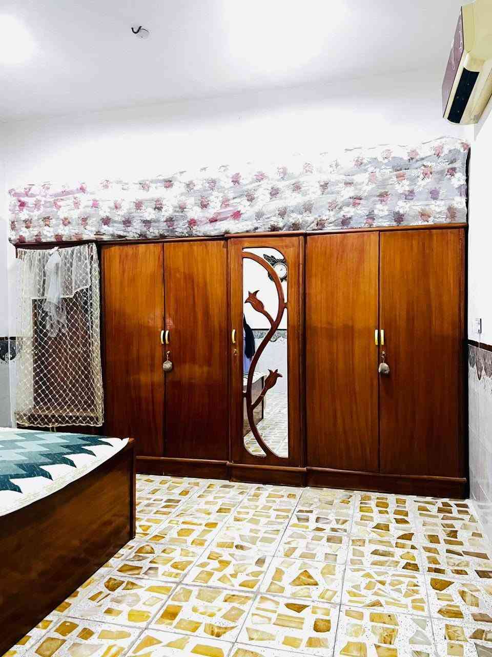 غرفه اخشاب تسكام  نظيفه كلش  ٦٠٠ بيه مجال  الاستفسار  *********** عله الرقم  ما متواجد فيس
