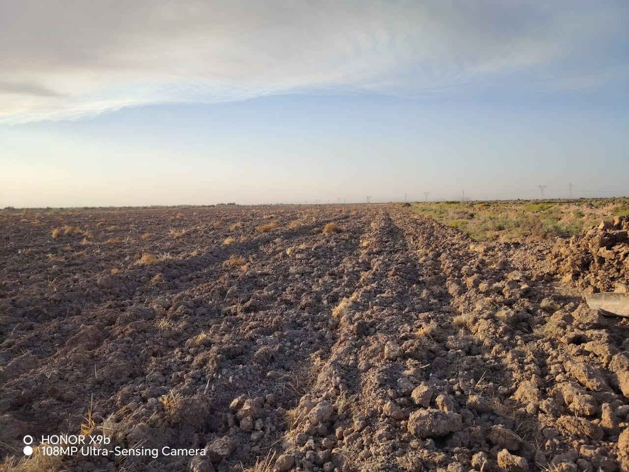 السلام عليكم ارض زراعيه 20 دونم  متوفر ماء وكهرباء  مكروبه فدان  المكان  واسط بين الحي والموفقيه الإتصال  ***********
