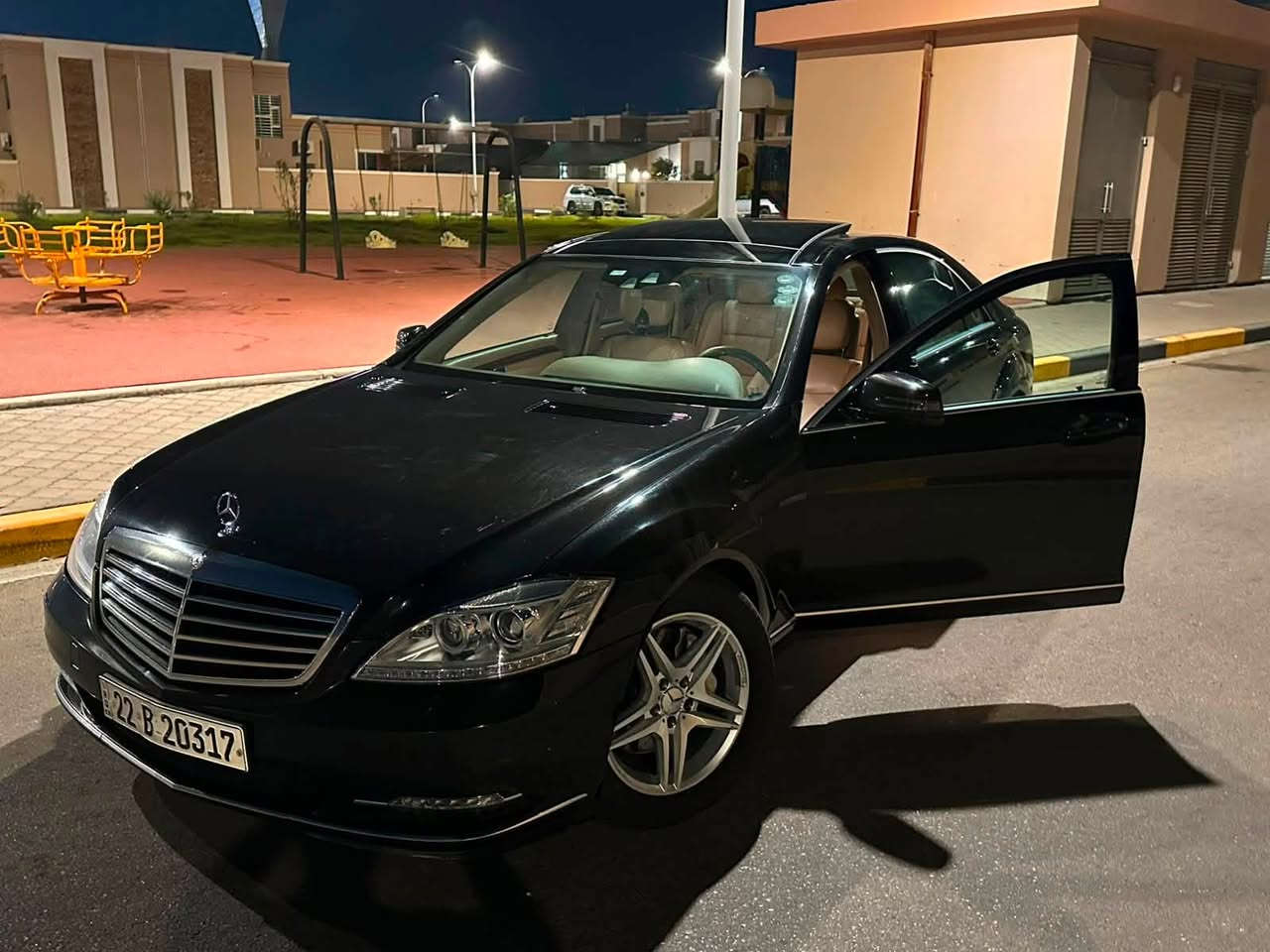 مارسيدس S350 
باب طويل ٦ سلندر محرك المرغوب 
السياره وكاله BCM مكفوله من الضربه و الصبغ 2011 رقم اربيل سنويه وهزه جديده 
باسمي مكانهه البصره فول مواصفات 
صفر مسج ويل AMG وتخم تاير جديد
 وشادلهه منظومه زينون وزرع عدسات اضافيه بيه ثلاجه خلفيه
 وحته هيدفونات  الشركه بيهه موجودات و باقي مواصفات الS المعروفه وغرفتهه بيجي 
السعر 240 $ للبيع او مراوس ب لاندكروز  كاااز حصرااا 
***********
