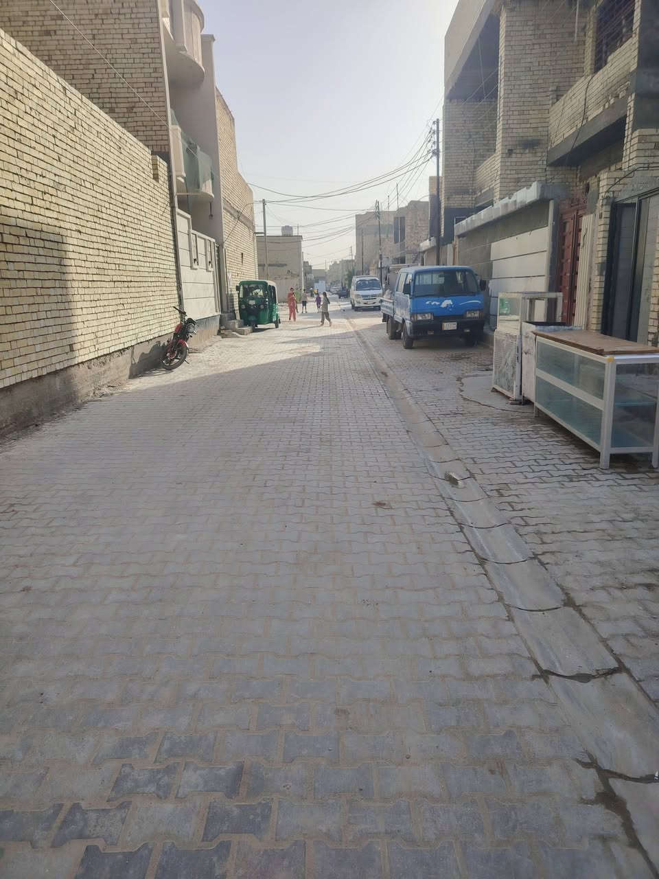 قطعه للبيع المساحه 100 متر منطقه حي الكوفه الجهه اليمنى قريب على تقاطع كسر عطش وقريب على شارع الصوره كامل خدمات ***********

