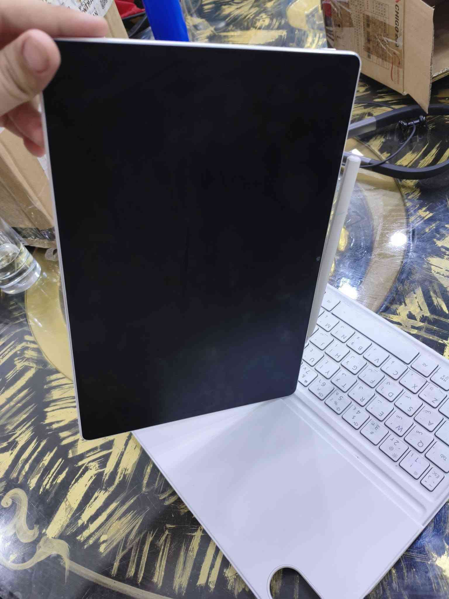 تابلت HUAWEI MatePad 12 X بحالة ممتازة جداً (نظيف كالجديد)
الجهاز: هواوي ميت باد 12 إكس (HUAWEI MatePad 12 X)

​الذاكرة العشوائية (RAM): 12 جيجابايت

​سعة التخزين: 256 جيجابايت

​نظام التشغيل: HarmonyOS 4.2.0

​الحالة: الجهاز نظيف جداً وخالي من أي خدوش أو عيوب، شغال 100% وما فك نهائياً.

​الملحقات: مرفق معه الكيبورد الأصلي والقلم.

​التواجد: بغداد - حي العامل.

​للإرسال أو الاستفسار (اتصال أو واتساب): ***********
