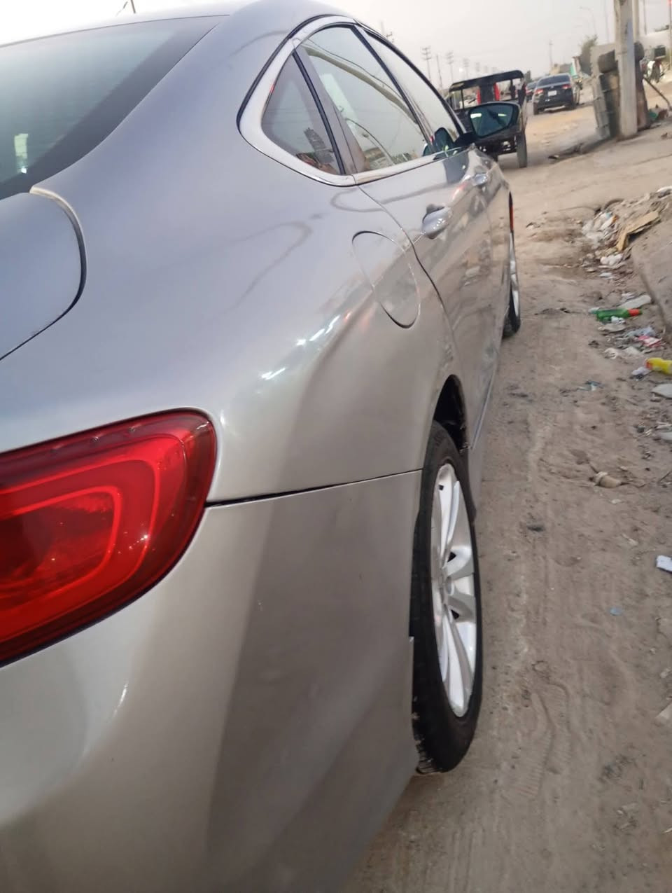 السلام وعليكم كرايسلر C200 مديل 2015
السياره فول مواصفات ماعده البنوراما السياره بيها 5 قطع 
محرك 4سلندر 2400 جديد 
كير 9 نمر جديد 
تبريد ثلج 
لايتات زنون 
تخم تاير جديد 
السياره ما ناقصه إيشي 

السعر 87 وبيها مجال 
اي ستفسار ***********
