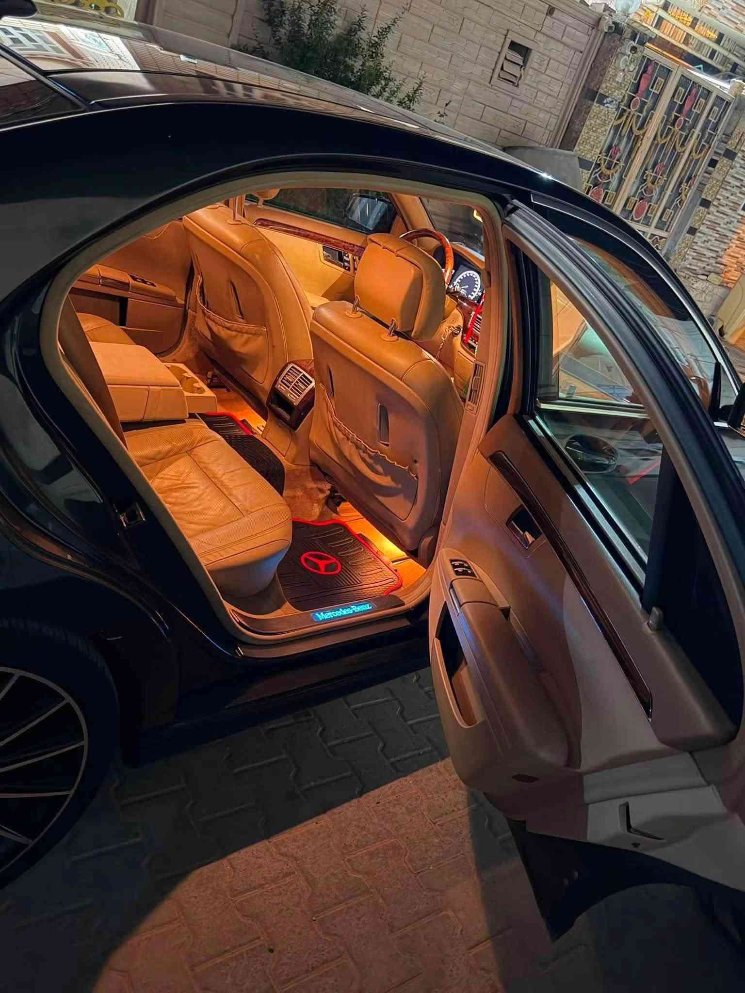 مارسيدس S550 2013
وارد امريكي الضرر جاملغ الخلفي الصوبين بارد بسيط معدل وبدبي مصبوغة عام جمالية 

السيارة V8 توين تيربو  

داخل عسلي سقف بنرامة 

لارج الباب الطويلة 

ماشية 185الف كيلو 

رقم بغداد مميز 

230وبيها مجال

جديده سياره 

***********
