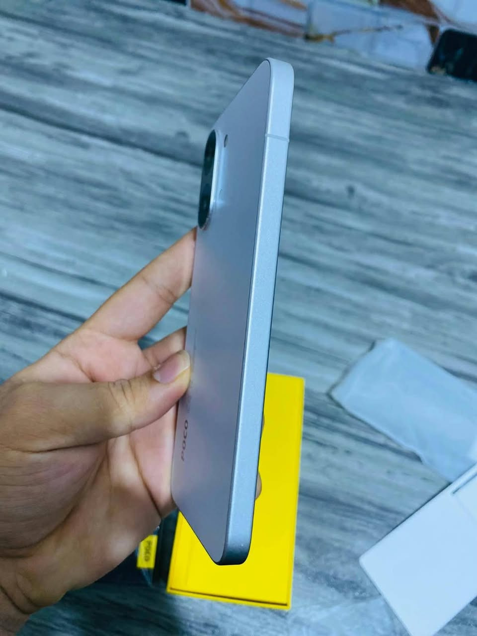 سلام عليكم 
وحش العاب
Poco X8 Pro Max 
لون ابيض بوضع الوكالة الملحقات مامفتوحة  ويا كفرين 
سعة التخزين: 256
المعالج: Dimensity 9500s مخيف 
بطارية 100دورات الشحن 10 
سعة البطارية 8500
 جديد إستعمال 20 يوم 
بيع او مراوس عدا الايفون 
بغداد زعفرانية 
***********
