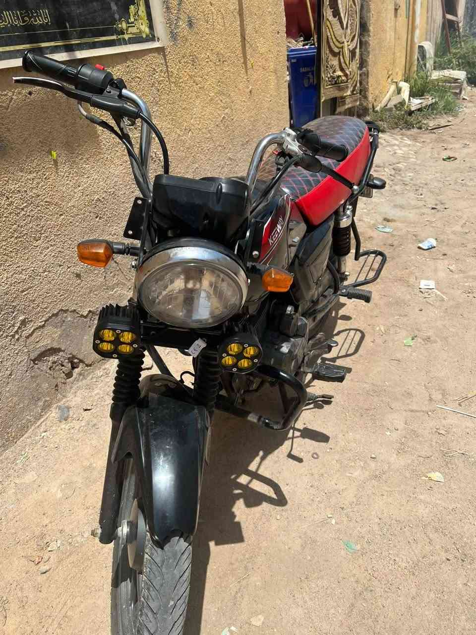 🏍️ للبيع دراجة Keeway 150cc
دراجة كي واي 150 للبيع، نظيفة وجاهزة للاستخدام.

🔹 الماركة: Keeway
🔹 السعة: 150cc
🔹 الكير: 5 نمرات
🔹 الرقم: سنويه و رقم ابيض تحويل مباشر 
🔹 اللون: أسود وأحمر
🔹 الدراجة شغالة وجاهزة للاستخدام اليومي
🔹 مزودة بكشافات إضافية وحمايات

💰 السعر: 1,700,000 دينار عراقي

📞 للتواصل: ***********

📍 الموقع: [كرمة علي حي الرساله ]

الجادين فقط، وأهلاً وسهلاً بالجميع 🌹
