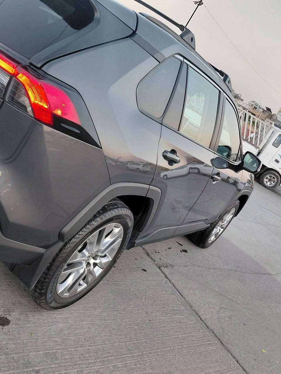 رافور موديل 2023 سياره ماشيه 32 ميل  XLE بدون ارباك وبدون دواخل بانزين بس مكان سياره اربيل صور حادث موجوه بل منشور سعر 230$》 ***********
