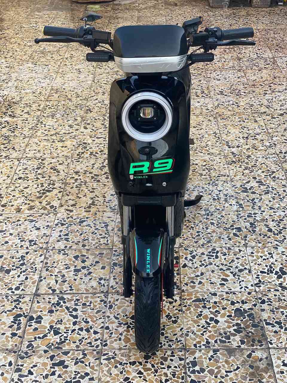 السلام عليكم R9 مثل ما موضح الكم ماشيه 274 فقط جديده الدراجه خمس بطاريات 32  2026
فول مواصفات قبل شهر ماخذهه من الوكيل استخدامها قليل كلش تجي وتشوف وتفحص بعينك 

الاتصال او المراسله ***********
