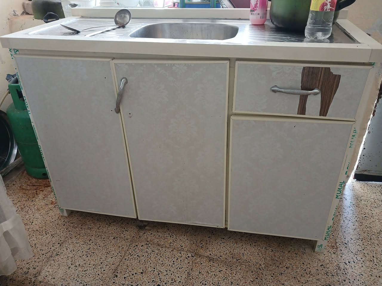 عندي اغراض بيت للبيع مستعجل
***********
