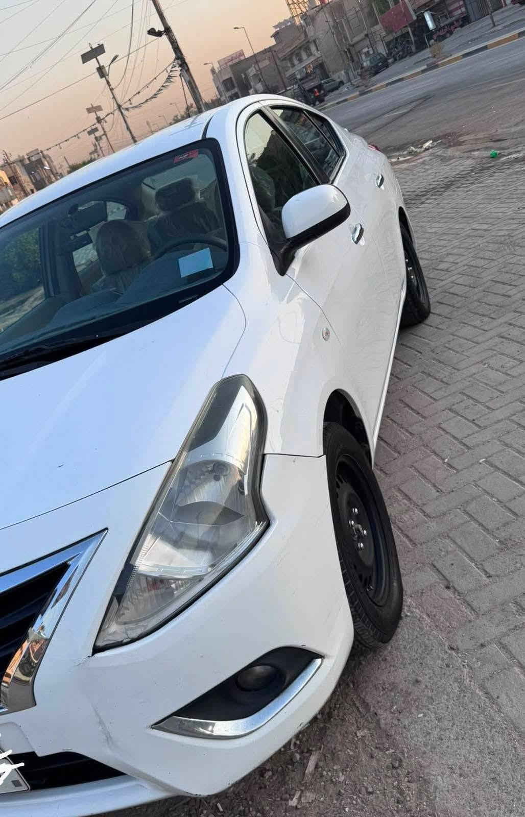 سلام عليكم نيسان سني هندي اصل بليته زركه 
رقم اربيل بسمي تحويل او وكاله رقم جديد سنويه جديده كامله وجاهزه السياره مكينه كير تبريد حداده كهربائيات كفاله عامه 
الضرر موضح بلسونار نضيفه وجديده السياره مابيه نقص برغي 
السعر ١٠٠$وبيه مجال قليل بدون زحمه عليك السعر ميفيدك عوف المنشور السوك والكروبات كلشي بي والسعر التريده انته 
والسياره مال جناي ماشيه ١٣٠ألف المكان بغداد البياع حي العلام 
التصال *********** واتس اب وتصال خط فقط تعجبك السياره والسعر يعجبك اخليك علئ راسي ميعجبنك اعبر المنشور تحياتي للجميع

نص مكتوب في الصور:
- الخميس
- خلیج