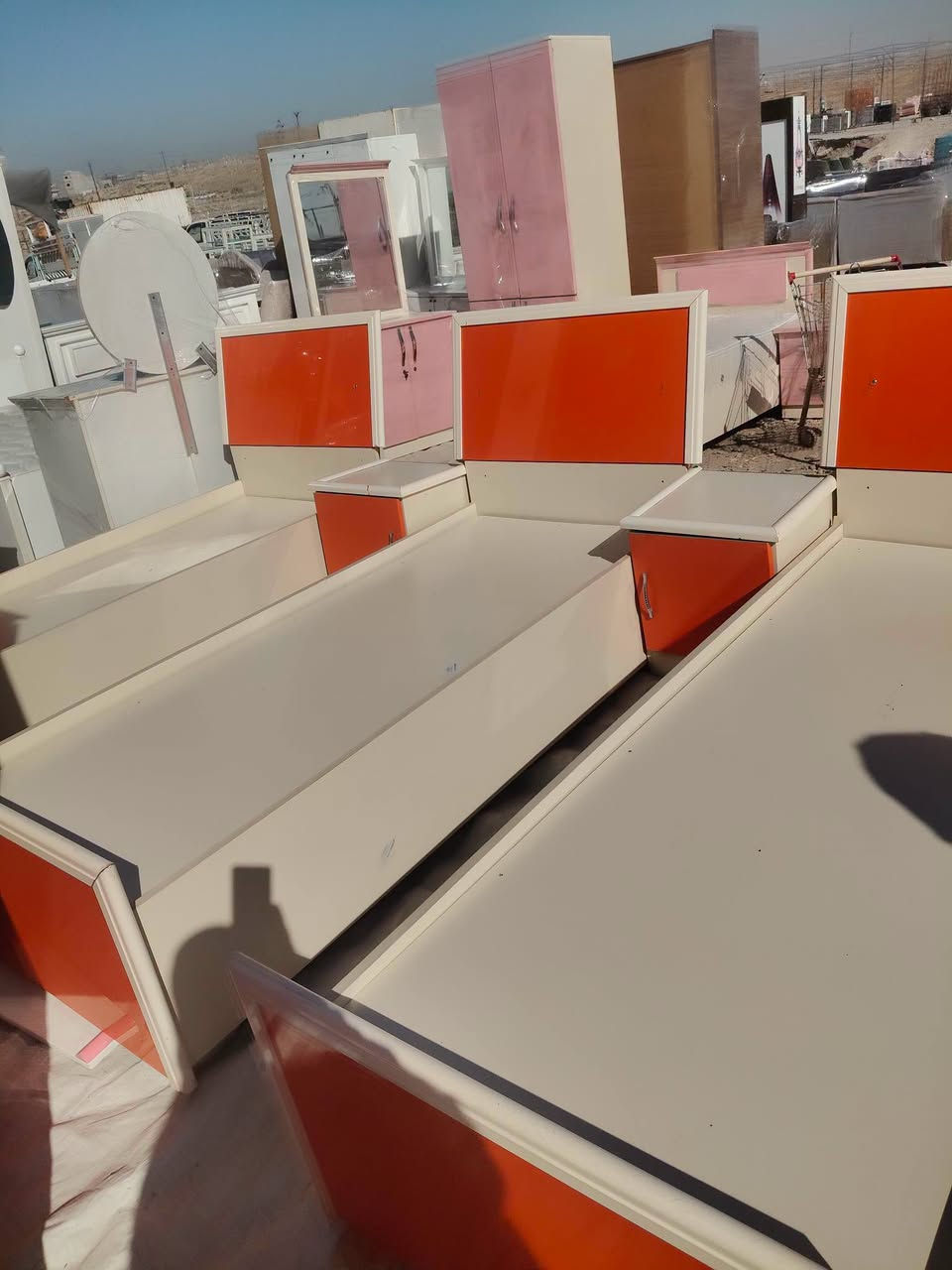 غراض نظيفة للبيع العنوان كيارة شارع الحولي الاستفسار الاتصال بالرقم ***********
