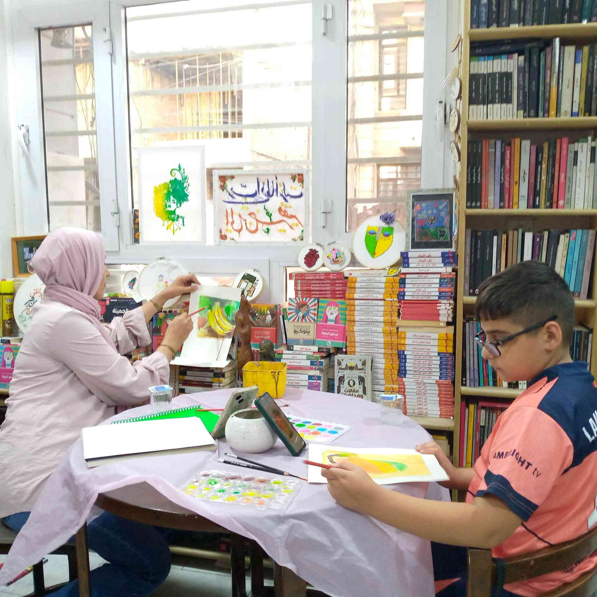 دورات الرسم والخزف والخط والتطريز والموسيقى وصناعة الاكسسسوارات
وتعليم اللغات/السيدية/مربع تبوك /زقاق٥٣
***********
