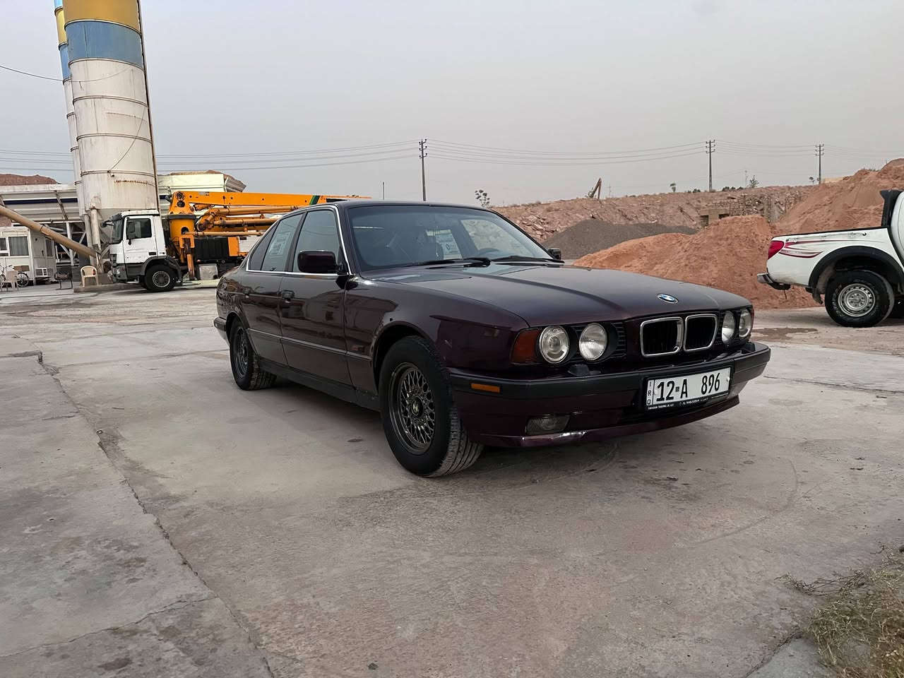السلام عليكم بيم للبيع حجم 540 موديل 93 جام كهرباء كشنات مخمل 
تلفون برده خلفيه شاشه رقم جديد هزه جديده رقم مميز ثلاث ارقام باسمي 
محرك شرط كير شرط تخم تاير جديد سياره جاهزة من كلشي تحويل مباشر مكان الانبار رقم صاحب السياره ***********
