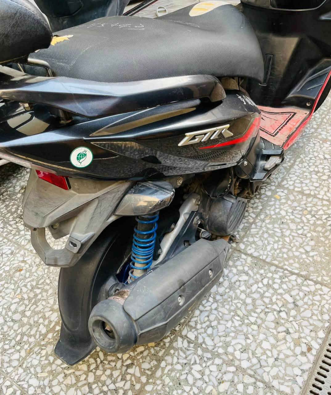 السلام عليكم 
دراجة ياماها GTR حديث مزودة تزويد خارجي مرتب 
الدراجة ما ماشية هواي خفايف 
بيهة تجوة بلادية مال الشركة مو تجاري +  يدات بانزين رياضي + يدات بريك رياضي + ويل كب رياضي ازرك بلادي + دبلات امامي رياضي بلادي + دبلات خلفي ازرق + فجوج فريندو رياضي  + مكينة نضيفة  دراجة ماواصلتهة سبانة ابد 
من الاخير دراجة ماشايفة المصلح 
دراجة متعوب عليهة كلة بانزين محسن 
دشبول شغال 
دوشمة كشن رياضي 
دراجة كاملة مكملة من كل النواحي ماتصرف عليهة ربع 
اوراق موجودة . ملاحضة دوشمة الكشن الي بالصور قديمة
السعر مليون و350 وبيهة مجال بسيط للشراية 
رجاءاً الي مو شراي انشالله تلكة احسن منهة بعشر مرات 
وربي يرزق الجميع 
المكان بغداد الشعلة 
للاستفسار *********** 
موجود واتساب فقط رسائل وماسنجر 
🤍🤍
