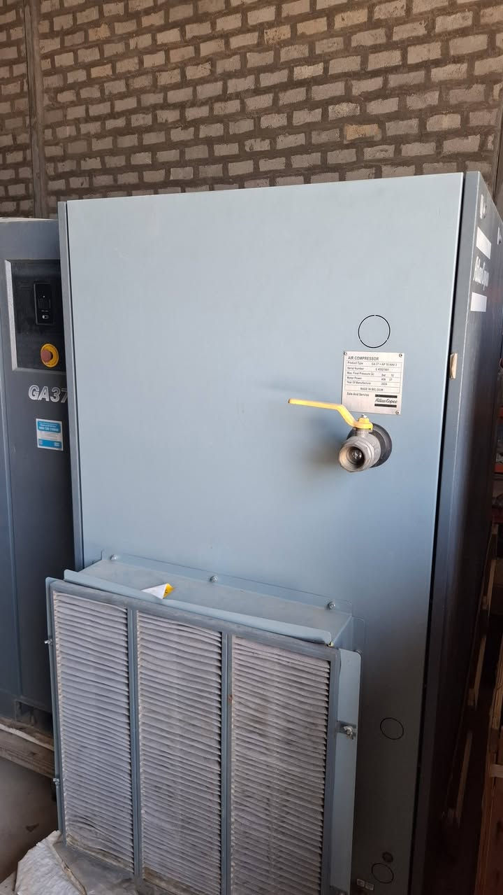 متوفر ،  ضاغط هواء صناعي Air Compressor من Atlas Copco.
الموديل: GA 37 + AP 10 HAV 3
القدرة: 37 kW ≈ 50 حصان
أقصى ضغط: 10 bar
الصناعة: بلجيكا
Serial Number: S 45521601
الشركة: Atlas Copco
الاستفسار 
***********
