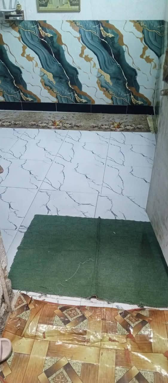 بيت حواسم 100م بيت خطين كهرباء الحسينيه مسقط شارع شركه سعر 10 وبي مجال  ولبيت على شارع 
***********

