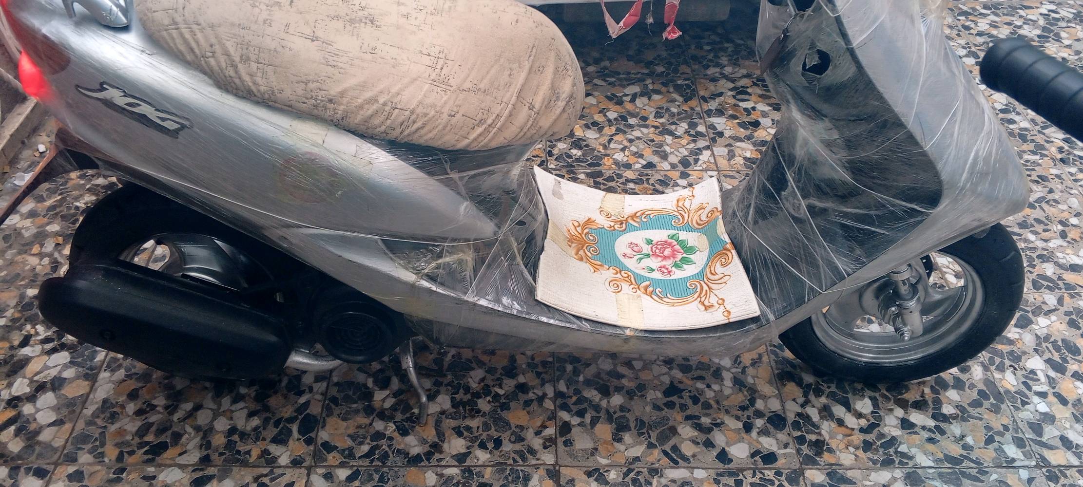 عصفوريه ياماها 60مكينةلا تنقيص ولا تبخير ولا نضوح شغالة نكرة بي وقت سلف هندر كهربيات كلها شغالة كابرتر اصلية كفرات ابلادية  الدراجة مناسبة السعر 300مكاني بغداد شعب *********** الاتصال على الرقم متواجد علا برامج قفل جنطه قفل ستيرن بريك خلفي بريك امامي شغالة كلها الدراجةفقط شراي لاتعبوني