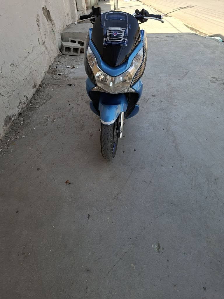 دراجة PCX الجيل الاول السعر 1.250.000 مليون وربع وبيها مجال للشراي عنوان ديالى بعقوبه فلكة الامين *********** بعقوبة, ديالى

