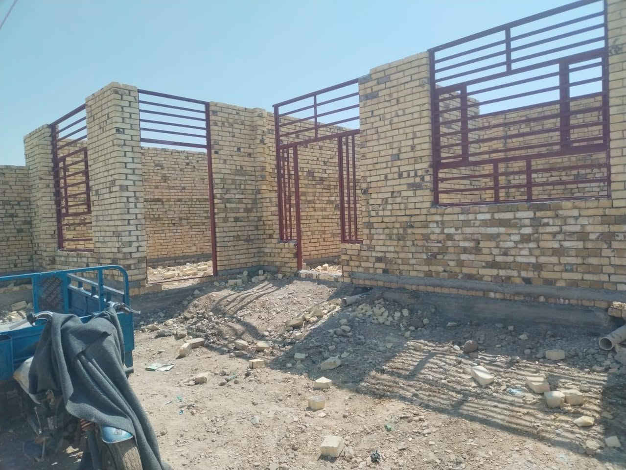 السلام عليكم يوجد هيكل للبيع مكان المتنبي المساحه 240م  يبتعد عن  الشارع العام 400  م  الاستفسار ع رقم ***********
