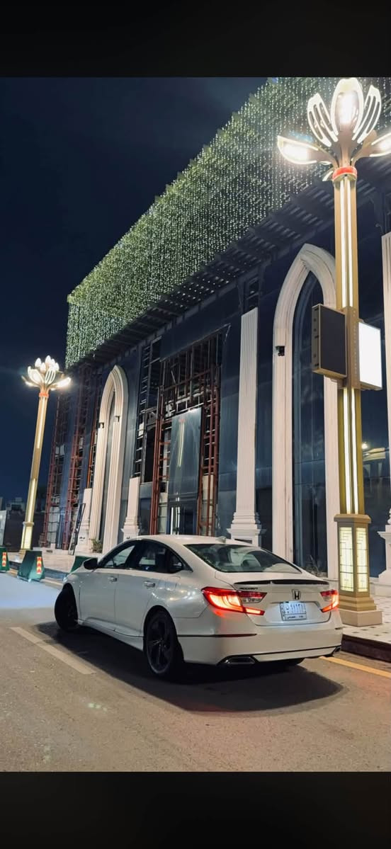 السلام عليكم / بيع مستعجل
هوندا اكورد 2018 

محرك 1.5T 

ماشيه 175 الف Km 

بيها حادث من امريكا جاملغ امامي يسره 

وبيها حادث بالعراق صور الحادث موجوده خاص 

محرك وكير شرط الفحص 

بيها نقص برمجه رادار  

السياره نصبتها حلوة بالشارع وكلش مرتبه السياره باسمي تحويل ثاني يوم 

للتواصل خاص او على الارقام 

***********
