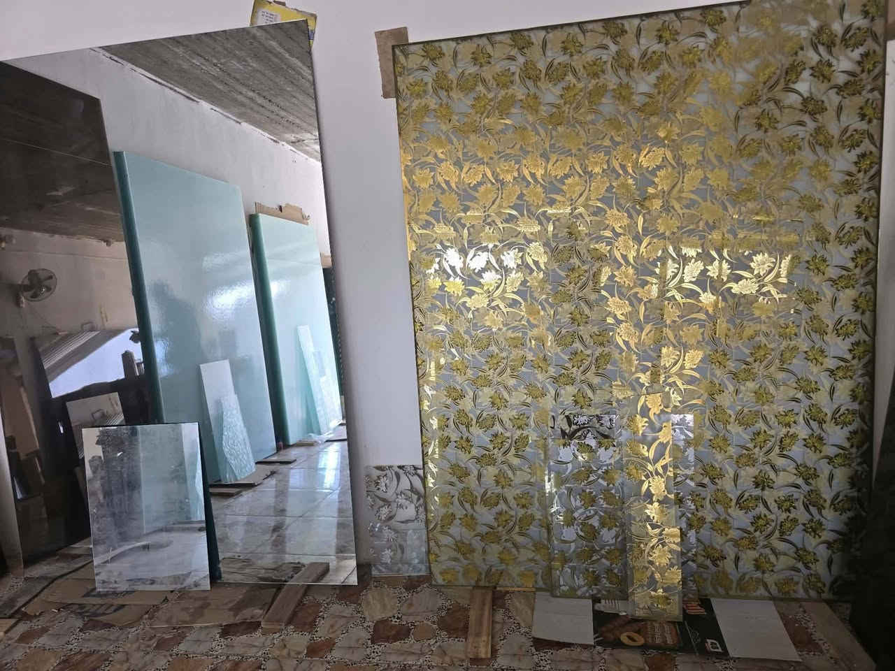 🏡
محلات الرحمة 
_ بيع وتركيب كافة انواع والوان   الزجاج ودبل جام وعمل جام خانة _ تنظيف وصبغ الشبابيك والابواب 
_ بيع كافة انواع والوان المرايا وجميع الاحجام 
_ اسعار تنافسية(سعر الجملة)
العنوان مفرق قرية الزاوية مجاور الصيرفة  📍   
 الاستفسار الاتصال او مراسلة الرقم واتس اب
✅  ***********    ✅   ١١٤
