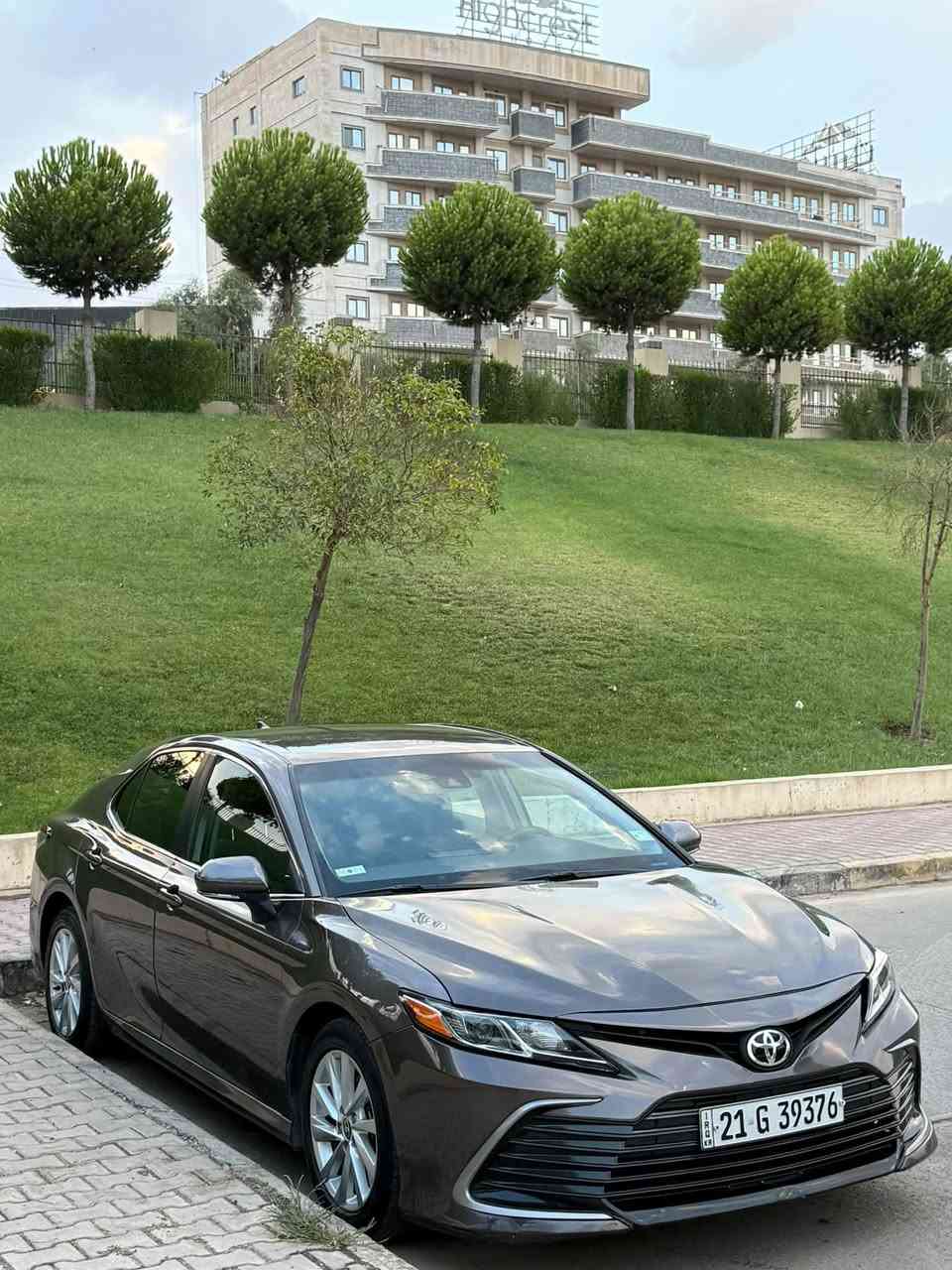 السلام عليكم ورحمة الله وبركاته
‏‎       ——— لـلـبـيع  ———

تويوتا كامري.        — Toyota Camry 

‏‎وراد أمريكي.          — ايرباك الستيرن

‏‎الموديل                —  2021  

فئة                       —   AWD )LE )

حجم المكينه         —  V4/2500 

‏‎اللون                     —  نفطي   

المسافه المقطوعه —  63.000mi  

حالة السياره.    — صبغ البنيد فقط - جاملغ تعديل بارد ( صور الحادث مرفق مع المنشور )   

‏‎المواصفات 
-كشنات اماميه تدفئه
-ستيرن تدفئه 
‏‎- شاشه كبيره تدعم نظام الأبل كار باي ونظام الاندرويد 
‏‎- كرسي السايق  بحركه كهربائيه 
‏‎-تبريد منفصل 
‏‎-تحكم ستيرن جهتين 
‏‎-تحديد سرعه 
‏‎-مانع انزلاق 
-رادار امامي 
‏‎-تحديد مسار 
- تنبيه ما قبل الاصطدام
‏‎-كامره خلفيه
‏‎باقي المواصفات المعروفه 

‏‎السعر            — 164$

رقم السياره    — السليمانيه  

‏‎موقع  السياره — السليمانية 

‏‎للأستفسار.     — ***********—***********
