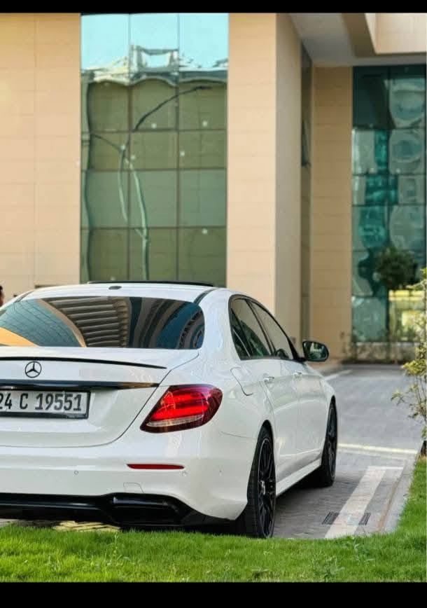 مارسيدس بنز الفئة E300 موديل 2017 للبيع او مراوس
رقم دهوك 
لون الداخل عسلي المميز 
5 وضعيات قيادة
(eco.comfort.sport.sport+.Individual
شاشة ديجتل متصله 4 اشكال متغيرة
كامرة 360 درجة
المسافة المقطوعة 147 كيلومتر
حجم المحرك 2000 تيربو 
كت AMG بلادي
أوتو بارك 
أوتو هولد
هند بريك بصمة
رادار متعدد عدد (5)
حساس امامي
حساس خلفي
مري قلاب
صندوق ذكي +كهرباء
دبل ماوس (تحكم)
تحكمات لمس شاشه + ماوس + ستيرن
كشنات تدفئة
كشنات كهرباء 
خزن ميموري 3 وضعيات
أنارة داخلية أكثر من (64)لون متغير وثابت
اكسل خلفي 
 مواصفات كلش اهواية وهواي تفاصيل بيها
سنوية وهزه كله جديد 
دهوك تحويل مباشر 

صبغ (مكان الرقم فقط)
السونار مرفق 

السعر 200 ورقة وبيه مجال
مكان السياره صلاح الدين / بيجي 

***********
***********
