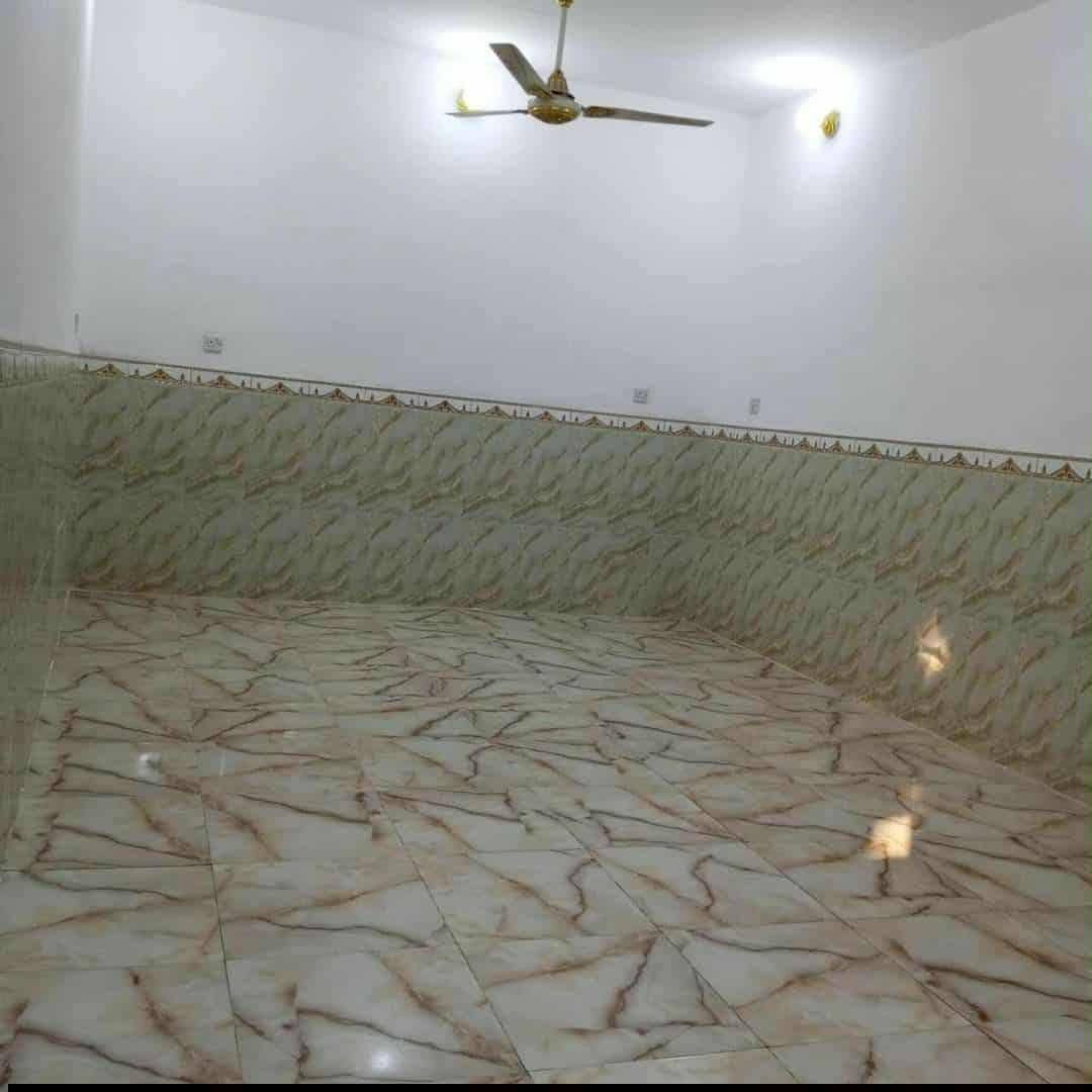 السلام عليكم
٥السلام عليكم
بيت   زراعي  مساحة  ٢٢٥ متر مربع واجهة  ١٥ نزال ١٥

شارع  عرض ٨ متر  قرب مخازن الغذئيه  يبعد عن باب الخروج مطار النجف حوالي ٦٠٠ متر 

يتكون من ثلاث غرف نوم  ٦×٤ مع صاله ١١ ×٤ مع استقبال 

٨ ×٤ مع مطبخ ٥×٤  مع اثنان  حمامات  داخليه وخارجيه

مع كراج ومسقف  خدمات ماء  وكهرباء  وطني ومولده شارع  يوجد خطوط لنقل الطلاب  وخدمات بلديه 

السعر المطلوب ٣٩ مليون مع  مجال محدود 

من صاحب الدار مباشره ***********
