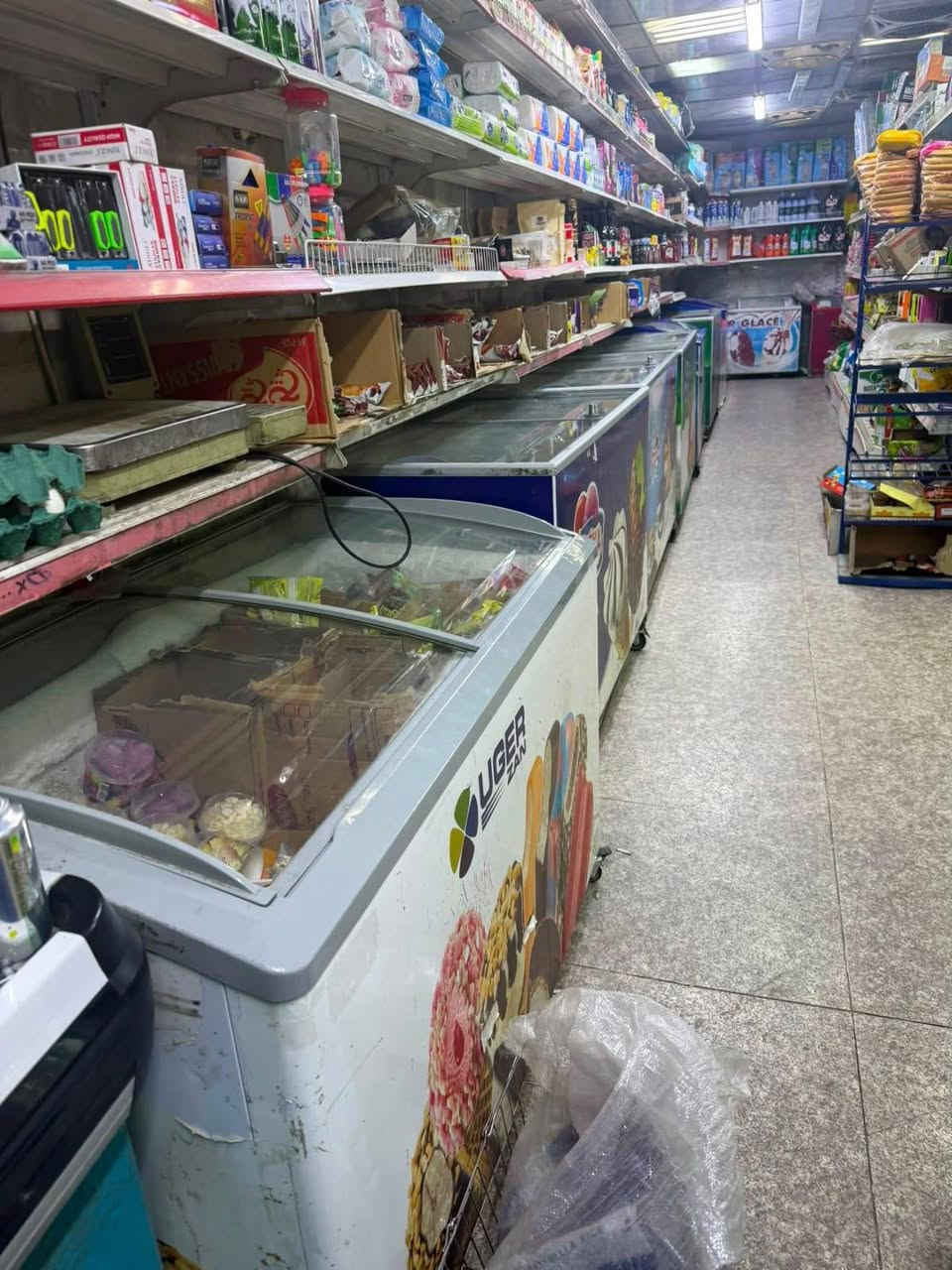 يا الله السلام عليكم يوجد سوبر ماركت للبيع ملك طابو صرفة المساحة ٧٥ متر في منطقة الشرطة الخامسة في شارع المدارس مجهز كامل من ناحية الغراض والكامرات والعارضات والمجمدات للأستفسار ***********
