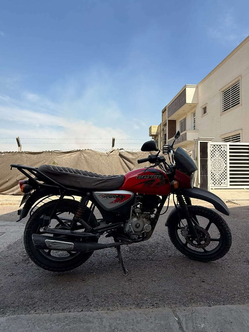 السلام عليكم
بوكسر موديل 2021 
ماشيه 28 الف كيلو متر
الدراجه جانت متروكه 
مرقمه باسمي السنويه
مكاني بغداد الدوره
السعر مليونين
***********
