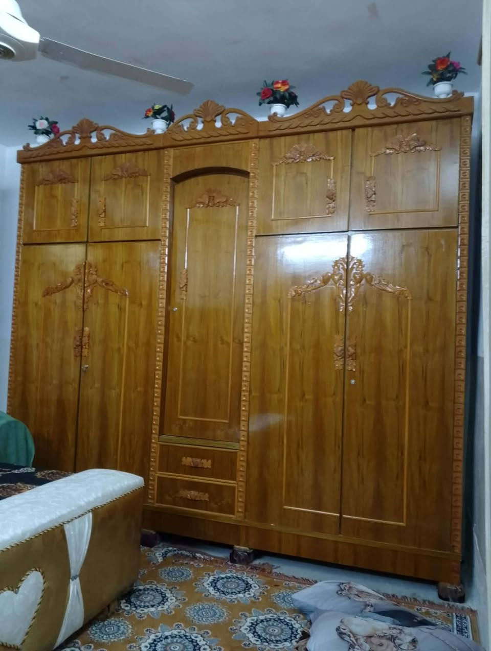 السلام عليكم غرفه للبيع 
***********فقط نتصال

نص مكتوب في الصور:
- كسر زغير فقط