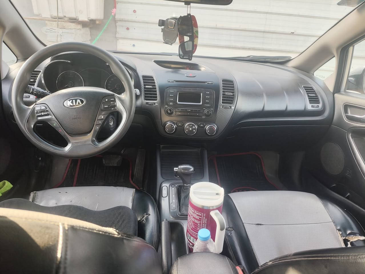سلام عليكم كيا سيراتو موديل 14 رقم بغداد بسمي خليجيه مكينه وكير وتبريد ثلج حداديه كله مكفول مصفره هيئه وغرامات بيهه جاملغ خلفي مبدل وبيه باردات بلباب الخلفي بس المكان كربلاء طويريج الرقم *********** السعر 83وبيهه مجال
