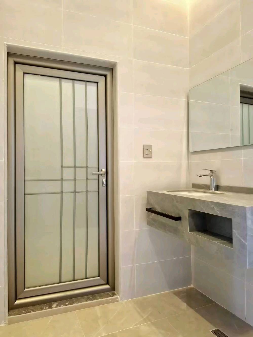 معمل اليسر لصناعه الابواب والشبابيك الالمنيوم والمحجرات التركيه *********** وتساب موجود