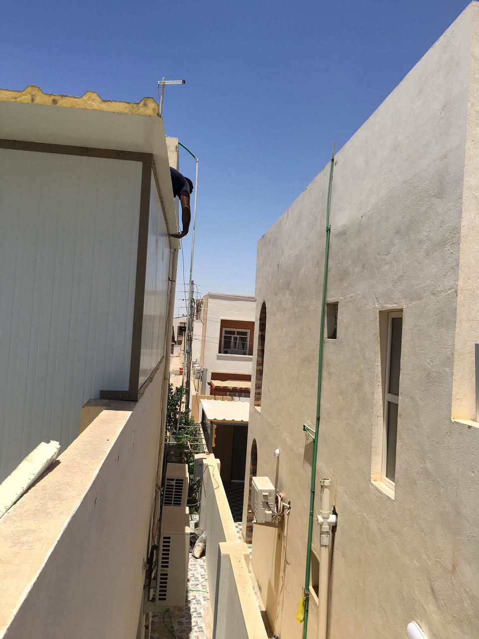 تم بفضل الله انشاء كرفان مخزن من سندويج بنل بطول٥ والعرض٣ في مدينة الرمادي مجمع الهندسي بسعر المتر ٢٢ الف اتصال***********
