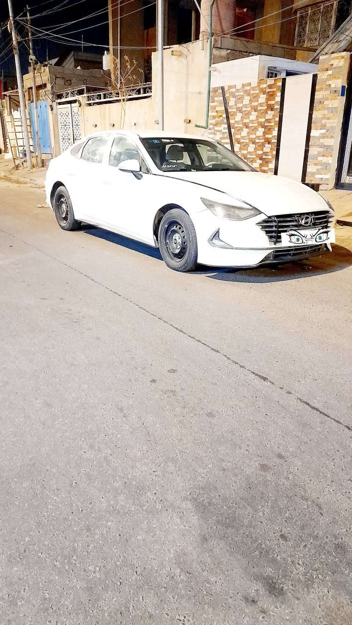 سوناتا موديل 2023 خليجي
مصبوغه صبغ عام تغير لون فقط 
رقمها بصره  وسنويه ورقم جديد محرك 2400 
العنوان البصره *********** واتساب
