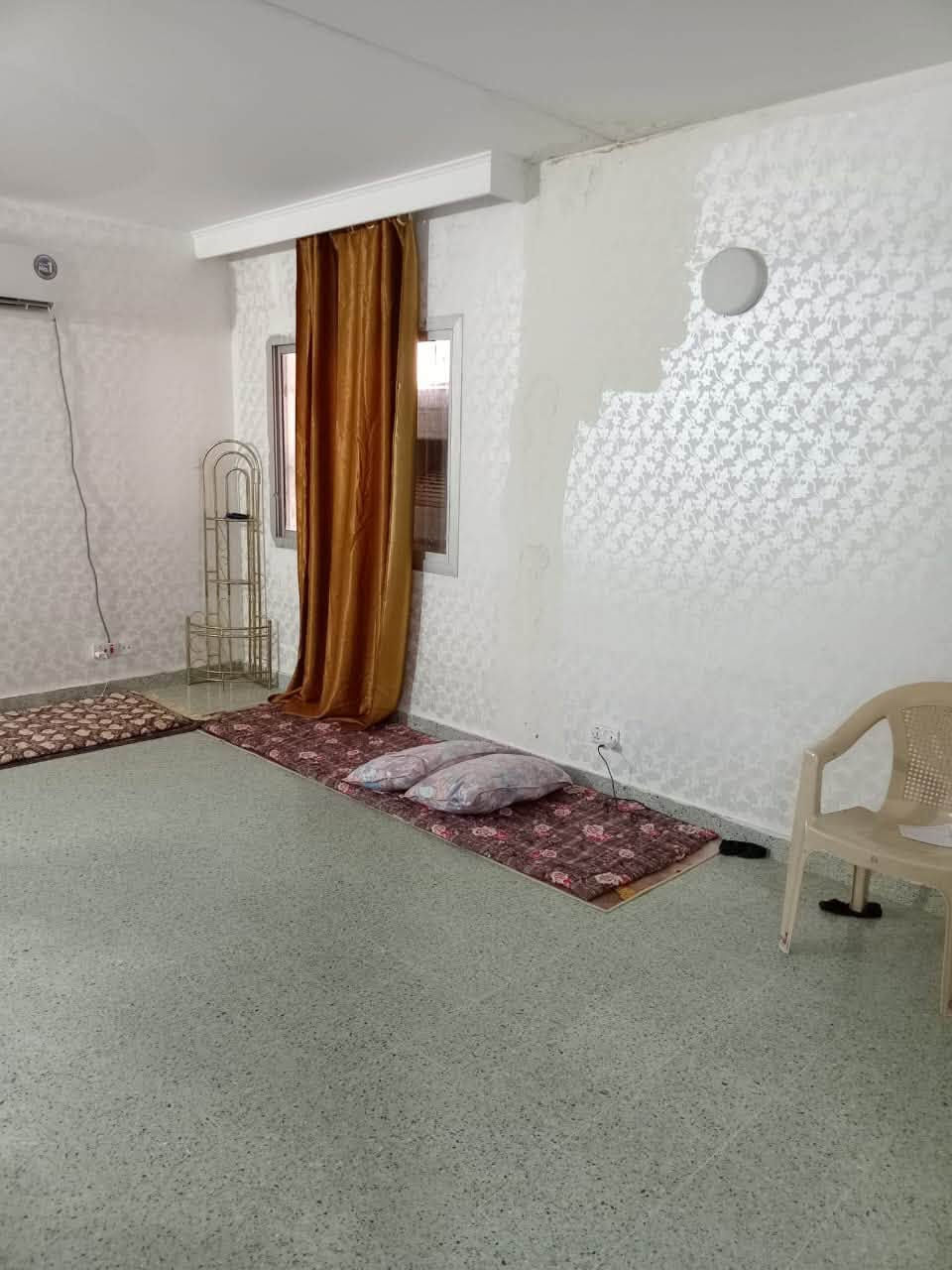 شقه للبيع في المجمع السكني السوق الأول آمّ ثنين ارضي الاتصال عل رقم ***********
